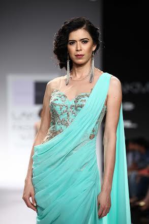 Sonaakshi Raaj showcases collection at LFW