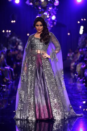 LFW Grand Finale: Kareena, Varun walk ramp for Manish Malhotra