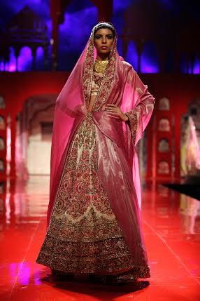 Kangana walks for Suneet Varma at IBFW