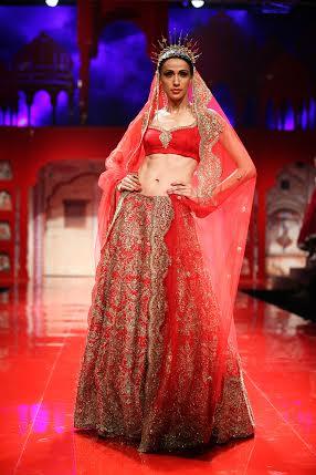 Kangana walks for Suneet Varma at IBFW