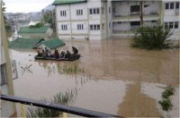 Flood waters receding, focus now to rescue "angry" people in interior Kashmir 