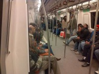 Delhi metro train runs with doors open