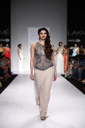 Sonaakshi Raaj showcases collection at LFW