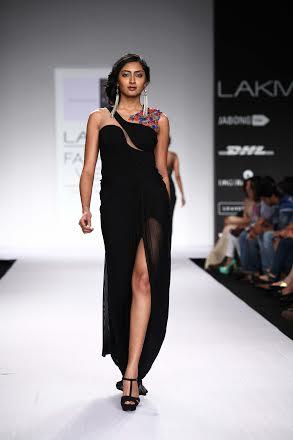 Sonaakshi Raaj showcases collection at LFW