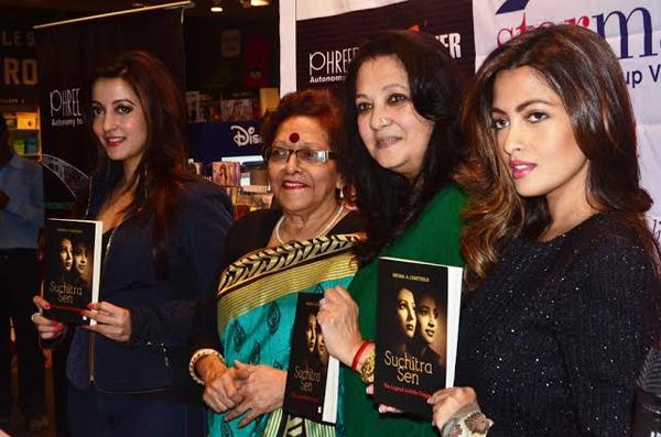 Kolkata: Moon Moon Sen unveils Shoma A. Chatterji's book 