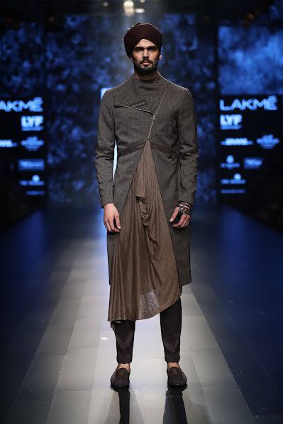 Malaika Arora, Riteish walk down Lakm Fashion Week Winter ramp