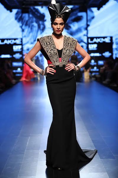 Malaika Arora, Riteish walk down Lakm Fashion Week Winter ramp