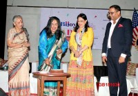 Heena Gorsia,   Rotary Club of Calcutta presents Samman to Usha Uthup