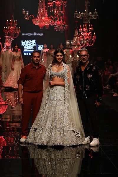 Kriti Sanon walks for designer duo Shantnu-Nikhil at Lakme Fashion Week 2022