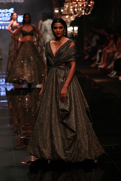 Kriti Sanon walks for designer duo Shantnu-Nikhil at Lakme Fashion Week 2022