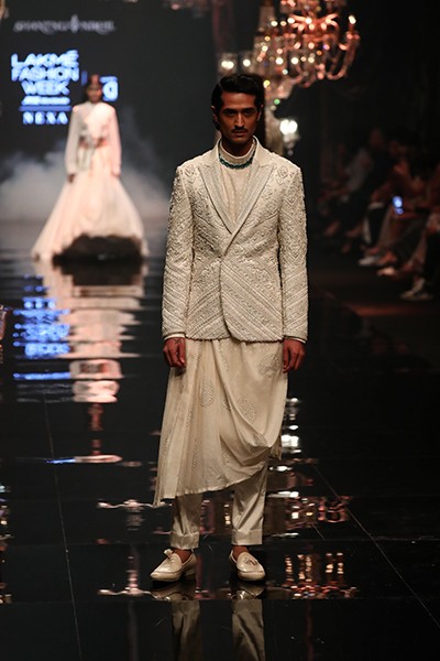 Kriti Sanon walks for designer duo Shantnu-Nikhil at Lakme Fashion Week 2022