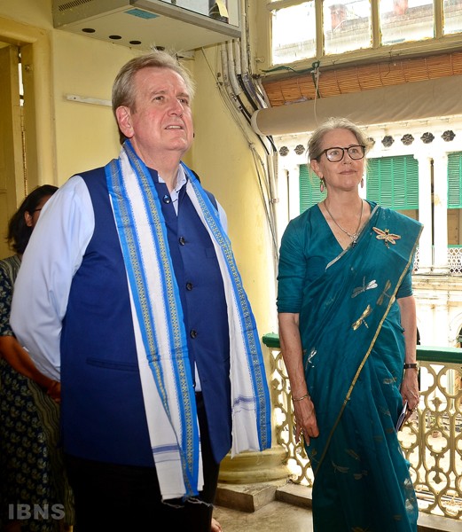 Australian High Commissioner pays tribute to Tagore at Jorasanko Thakurbari