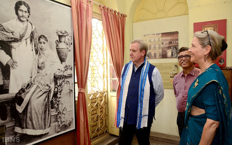 Australian High Commissioner pays tribute to Tagore at Jorasanko Thakurbari