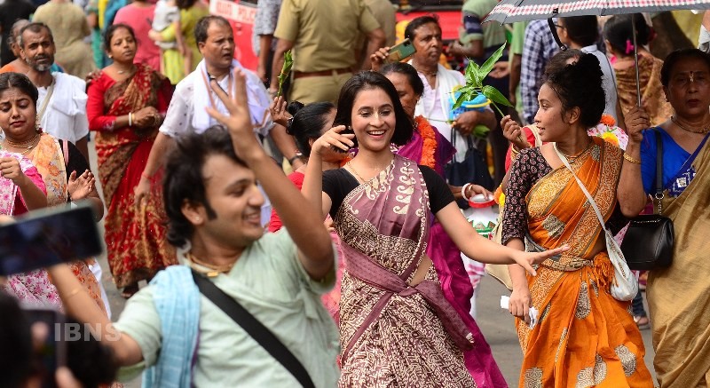 Bengal CM Mamata Banerjee joins ISKCON Ratha Yatra in Kolkata