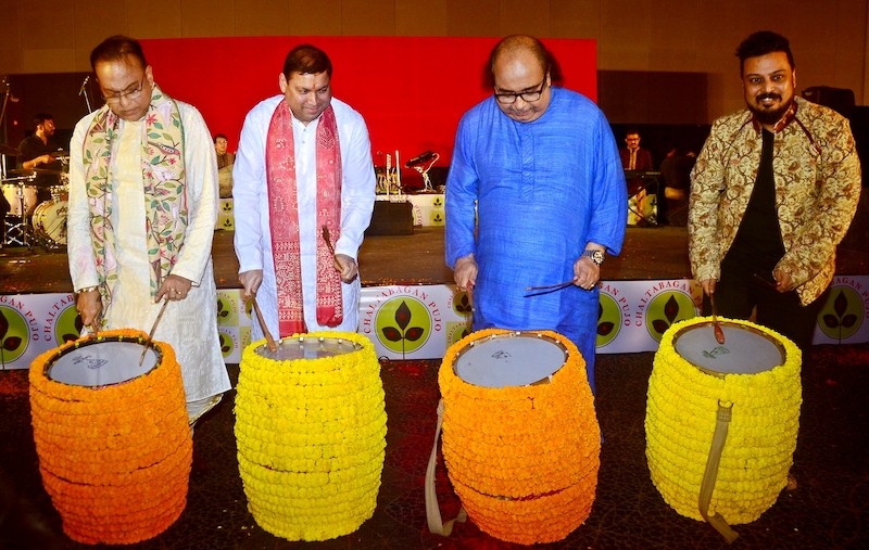 Chaltabagan Durga Puja festivities in Kolkata takes off amid dance and drum beats