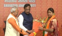 Hemant Soren's sister-in-law Sita Soren joins BJP ahead of Lok Sabha polls