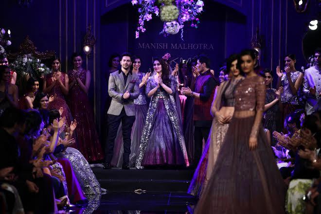 LFW Grand Finale: Kareena, Varun walk ramp for Manish Malhotra