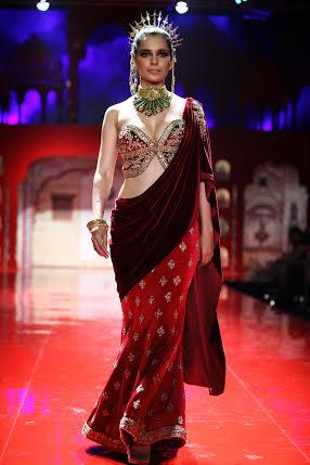 Kangana walks for Suneet Varma at IBFW