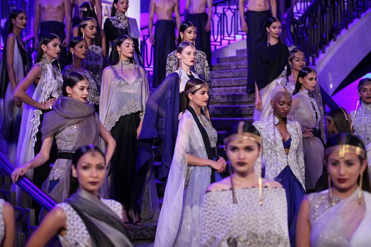 Anamika Khanna's collection showcased in LFW 