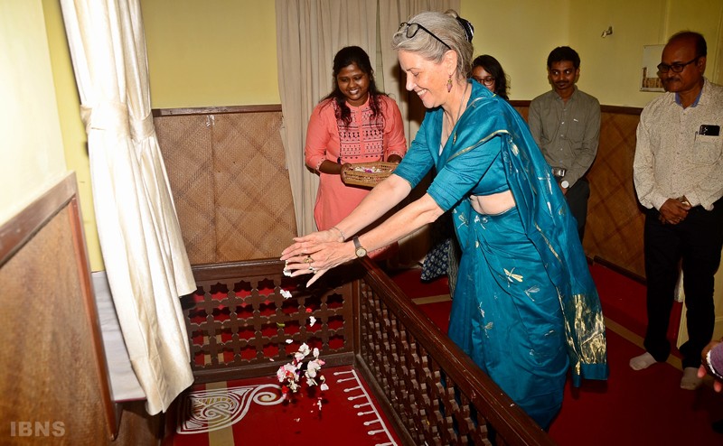 Australian High Commissioner pays tribute to Tagore at Jorasanko Thakurbari