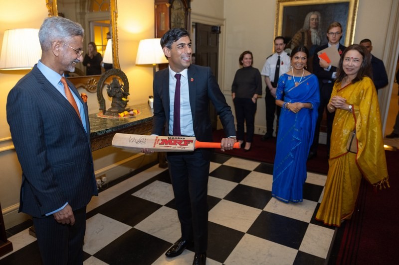 Jaishankar gifts UK PM Rishi Sunak Lord Ganesha statue, Kohli-signed cricket bat on Diwali