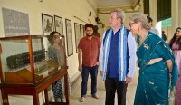 Australian High Commissioner pays tribute to Tagore at Jorasanko Thakurbari