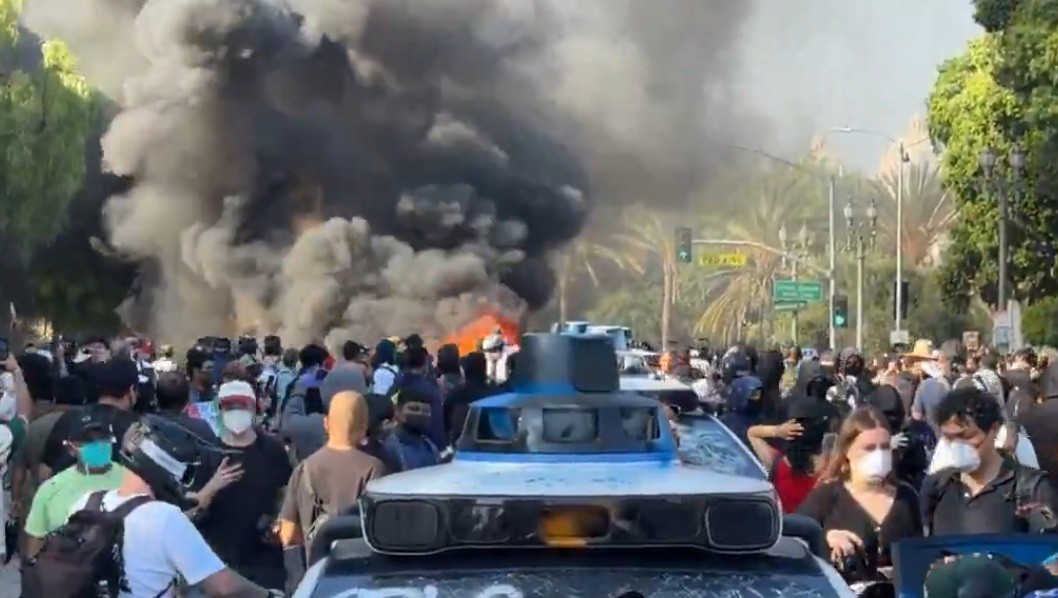 Protests escalate in Los Angeles hours after Trump deploys National Guard troops Protests escalate in Los Angeles hours after Trump deploys National Guard troops